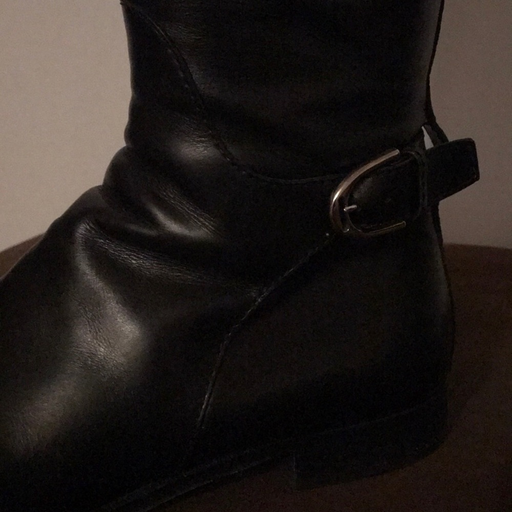 black boots - Picture 2 of 4